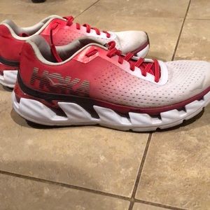 Hoka one elevon size 7